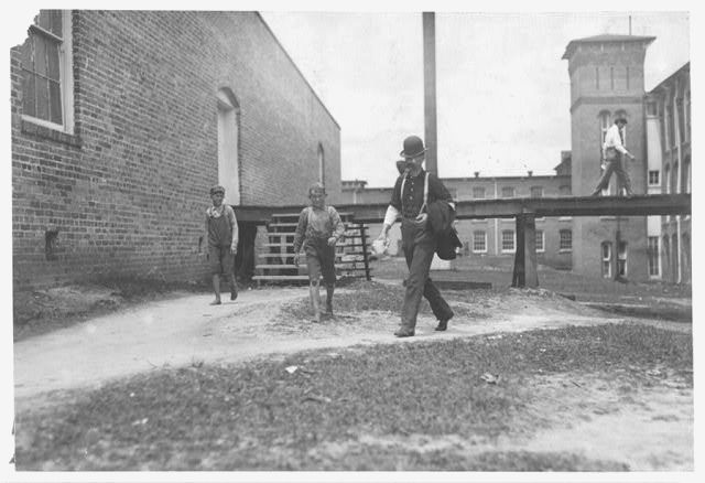 LunchtimeatCottonMillEarly1900s.jpg - Lunch time at Cotton Mill Early 1900s (Library of Congress)